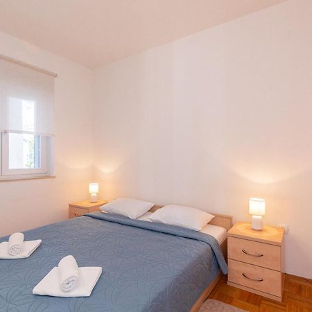 Apartment Laura Punat Esterno foto