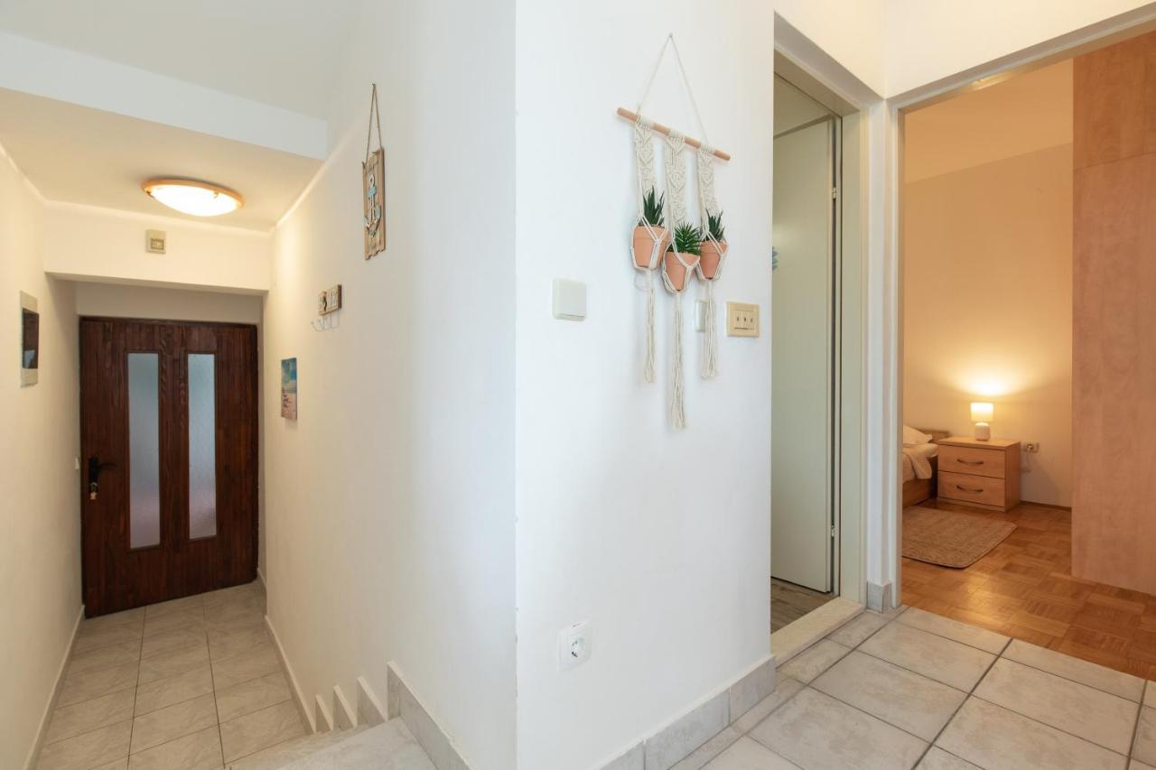 Apartment Laura Punat Esterno foto