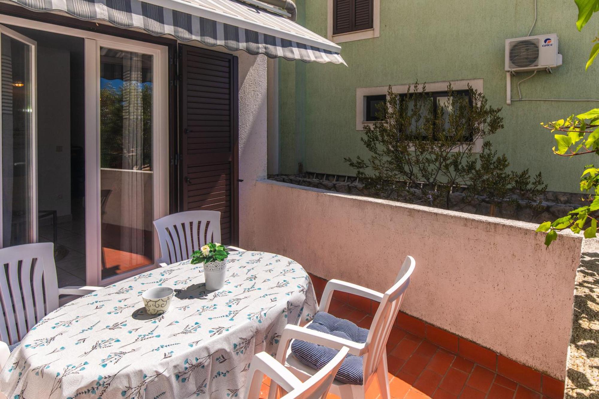 Apartment Laura Punat Esterno foto